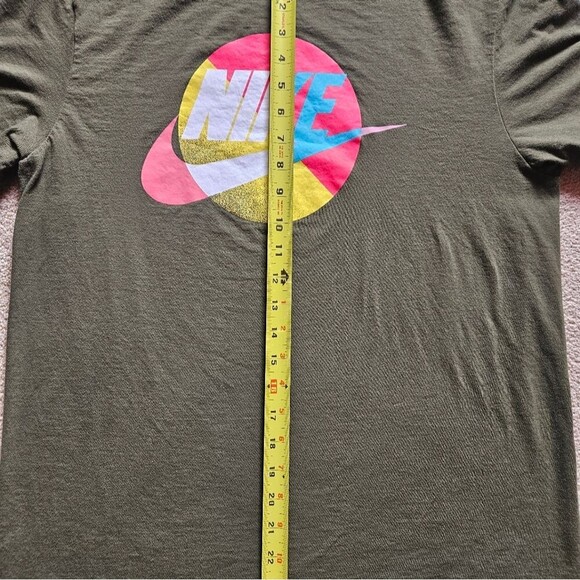 The Nike Tee by Nike with swoosh mens Medium olive green multicolored swoosh - Picture 5 of 10